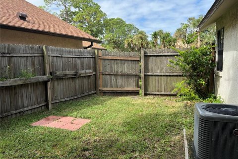 Townhouse in Port Orange, Florida 2 bedrooms, 104.05 sq.m. № 2239280 - photo 5