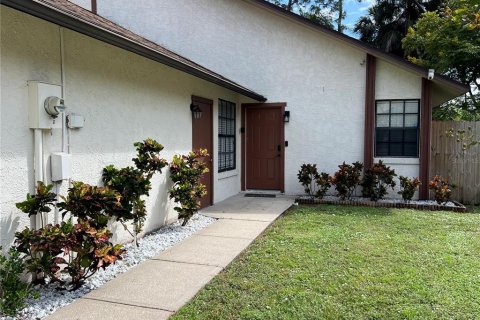 Townhouse in Port Orange, Florida 2 bedrooms, 104.05 sq.m. № 2239280 - photo 2