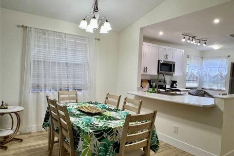 Townhouse in Port Orange, Florida 2 bedrooms, 104.05 sq.m. № 2239280 - photo 6