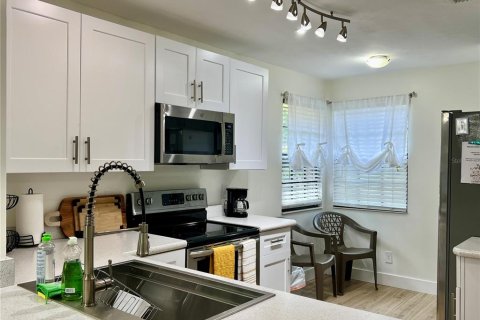 Townhouse in Port Orange, Florida 2 bedrooms, 104.05 sq.m. № 2239280 - photo 7