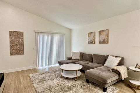 Townhouse in Port Orange, Florida 2 bedrooms, 104.05 sq.m. № 2239280 - photo 4