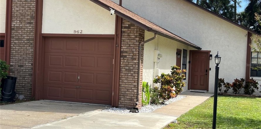 Townhouse in Port Orange, Florida 2 bedrooms, 104.05 sq.m. № 2239280