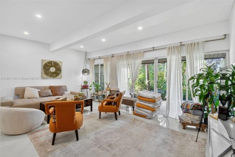 Touwnhouse à vendre à Miami, Floride: 3 chambres, 156.82 m2 № 1946578 - photo 17