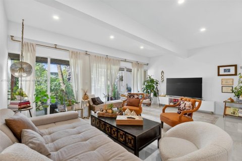 Touwnhouse à vendre à Miami, Floride: 3 chambres, 156.82 m2 № 1946578 - photo 16