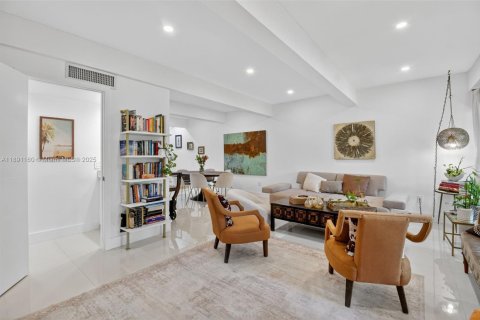 Touwnhouse à vendre à Miami, Floride: 3 chambres, 156.82 m2 № 1946578 - photo 19