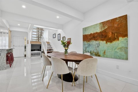 Touwnhouse à vendre à Miami, Floride: 3 chambres, 156.82 m2 № 1946578 - photo 14