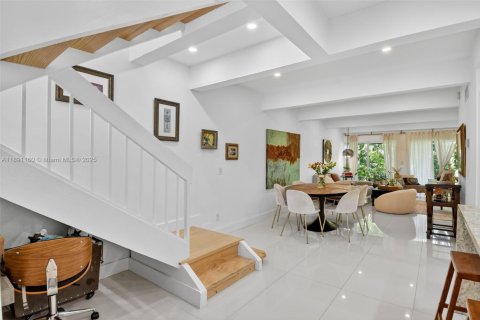 Touwnhouse à vendre à Miami, Floride: 3 chambres, 156.82 m2 № 1946578 - photo 11