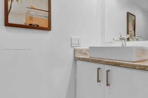Touwnhouse à vendre à Miami, Floride: 3 chambres, 156.82 m2 № 1946578 - photo 21