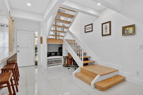 Touwnhouse à vendre à Miami, Floride: 3 chambres, 156.82 m2 № 1946578 - photo 10