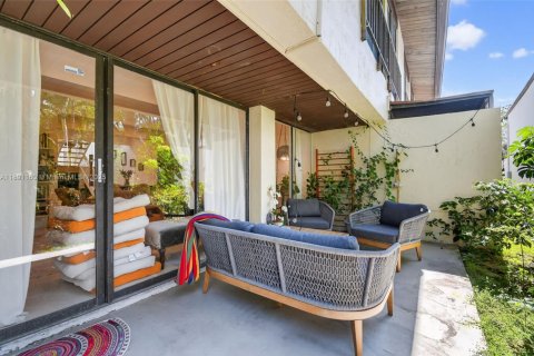 Touwnhouse à vendre à Miami, Floride: 3 chambres, 156.82 m2 № 1946578 - photo 22