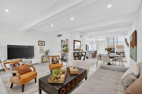 Touwnhouse à vendre à Miami, Floride: 3 chambres, 156.82 m2 № 1946578 - photo 15