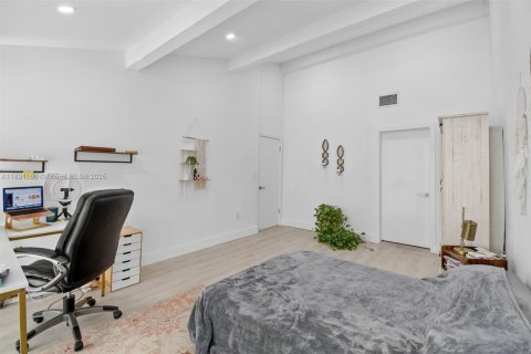 Touwnhouse à vendre à Miami, Floride: 3 chambres, 156.82 m2 № 1946578 - photo 27