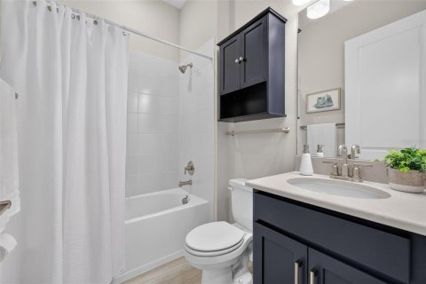 House in Sarasota, Florida 3 bedrooms, 225.66 sq.m. № 2220383 - photo 27