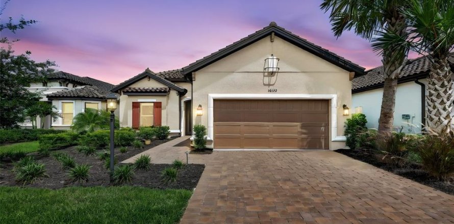 House in Sarasota, Florida 3 bedrooms, 225.66 sq.m. № 2220383