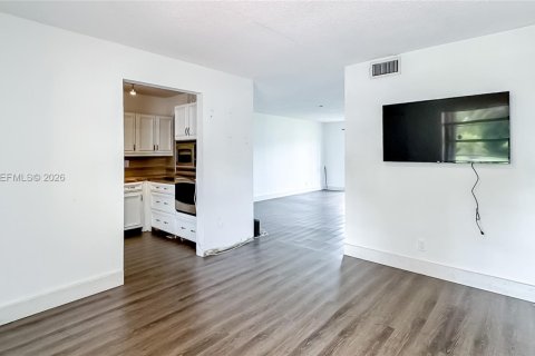 Купить кондоминиум в Плантация, Флорида 1 спальня, 69.49м2, № 2065778 - фото 5