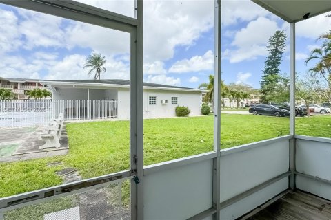 Купить кондоминиум в Плантация, Флорида 1 спальня, 69.49м2, № 2065778 - фото 17