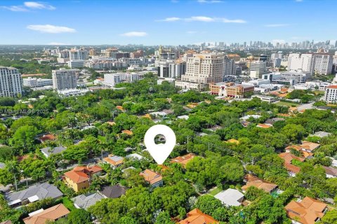 House in Coral Gables, Florida 3 bedrooms, 126.35 sq.m. № 1973244 - photo 30