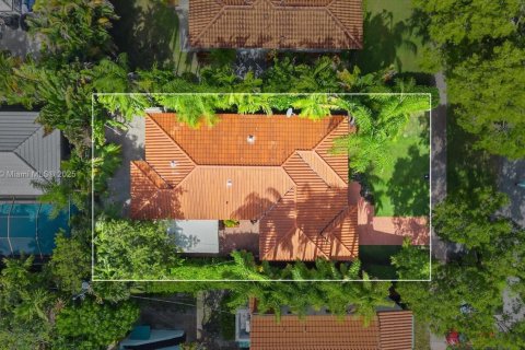 House in Coral Gables, Florida 3 bedrooms, 126.35 sq.m. № 1973244 - photo 29