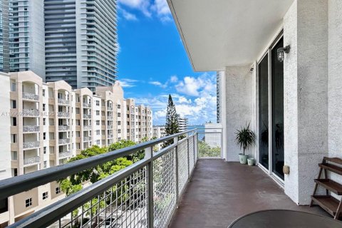 Condo in Miami, Florida, 1 bedroom  № 2059021 - photo 2