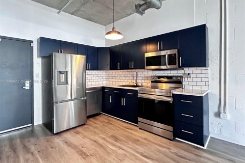 Condo in Miami, Florida, 1 bedroom  № 2059021 - photo 5