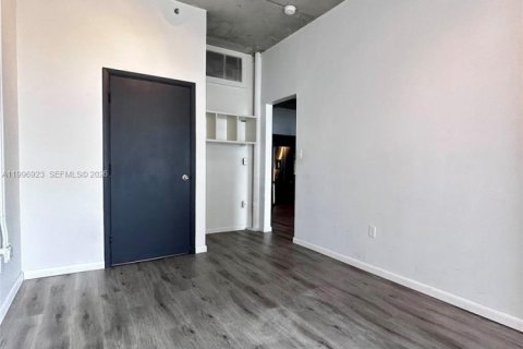 Condo in Miami, Florida, 1 bedroom  № 2059021 - photo 10