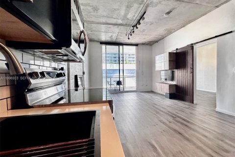 Condo in Miami, Florida, 1 bedroom  № 2059021 - photo 6
