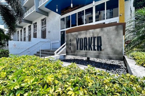 Condo in Miami, Florida, 1 bedroom  № 2059021