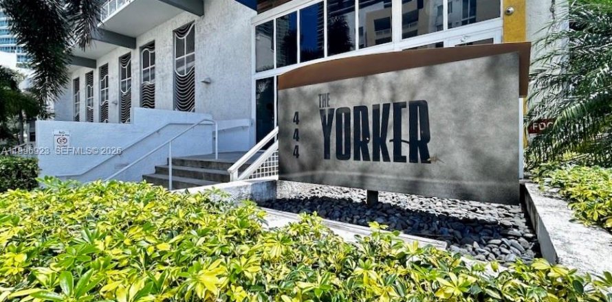 Condo in Miami, Florida, 1 bedroom  № 2059021