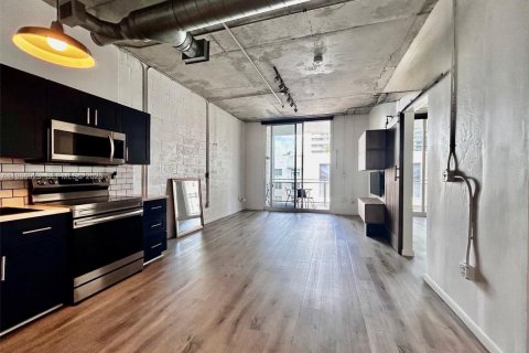 Condo in Miami, Florida, 1 bedroom  № 2059021 - photo 4