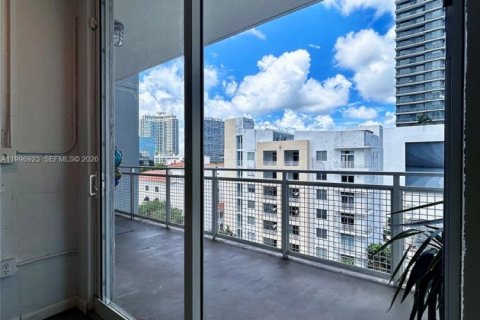 Condo in Miami, Florida, 1 bedroom  № 2059021 - photo 12