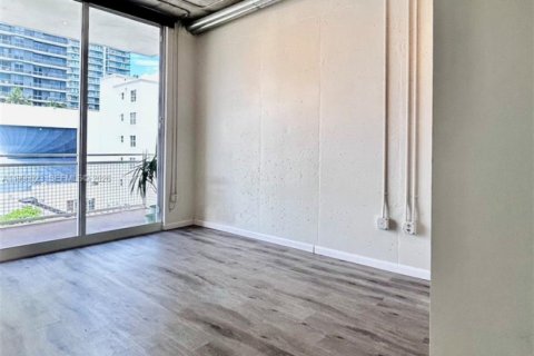 Condo in Miami, Florida, 1 bedroom  № 2059021 - photo 9