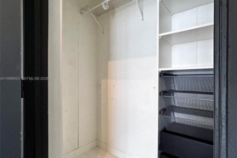 Condo in Miami, Florida, 1 bedroom  № 2059021 - photo 11