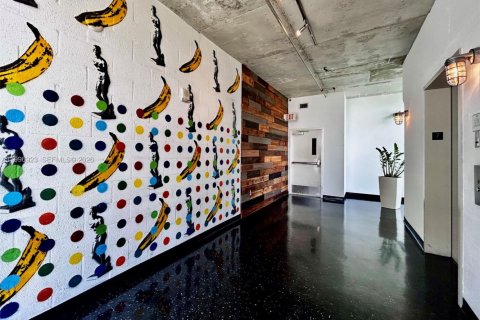 Condo in Miami, Florida, 1 bedroom  № 2059021 - photo 3