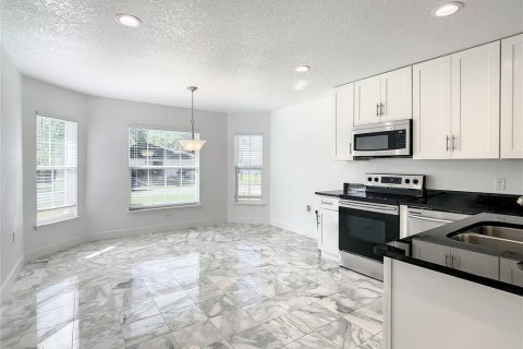 Villa ou maison à louer à Poinciana, Floride: 4 chambres, 164.25 m2 № 2425390 - photo 7