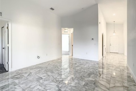 Villa ou maison à louer à Poinciana, Floride: 4 chambres, 164.25 m2 № 2425390 - photo 14