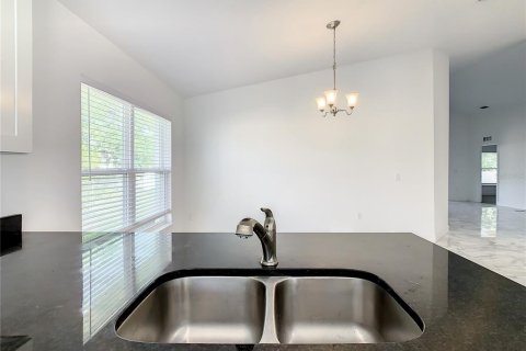 Villa ou maison à louer à Poinciana, Floride: 4 chambres, 164.25 m2 № 2425390 - photo 8
