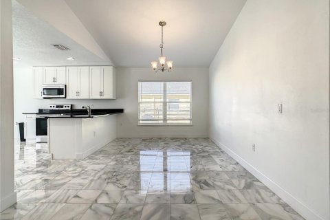 Villa ou maison à louer à Poinciana, Floride: 4 chambres, 164.25 m2 № 2425390 - photo 5