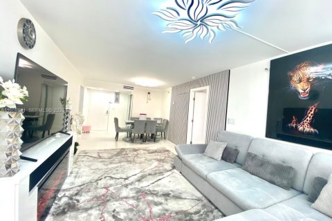 Condo à Sunny Isles Beach, Floride, 2 chambres  № 2080064