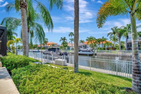 House in Bradenton, Florida 4 bedrooms, 230.58 sq.m. № 1911653 - photo 27