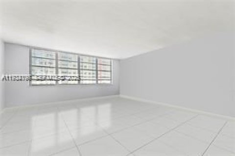 Снять в аренду кондоминиум в Санни-Айлс-Бич, Флорида 55.28м2, № 1992492 - фото 8