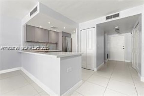 Снять в аренду кондоминиум в Санни-Айлс-Бич, Флорида 55.28м2, № 1992492 - фото 5