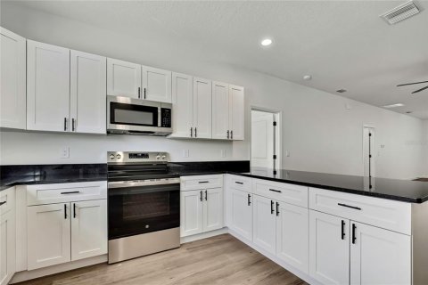 Villa ou maison à vendre à Tampa, Floride: 4 chambres, 142.14 m2 № 2093920 - photo 6