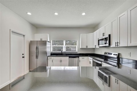 Villa ou maison à vendre à Tampa, Floride: 4 chambres, 142.14 m2 № 2093920 - photo 8