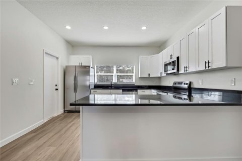 Villa ou maison à vendre à Tampa, Floride: 4 chambres, 142.14 m2 № 2093920 - photo 10