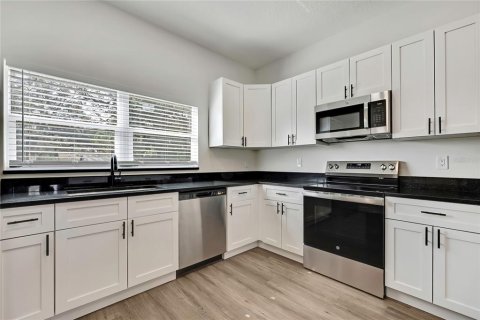 Villa ou maison à vendre à Tampa, Floride: 4 chambres, 142.14 m2 № 2093920 - photo 5