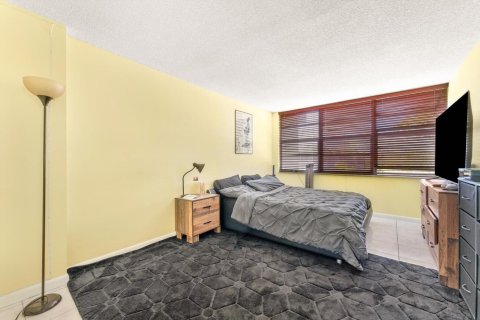 Copropriété à vendre à Hollywood, Floride: 2 chambres, 96.62 m2 № 2169919 - photo 12