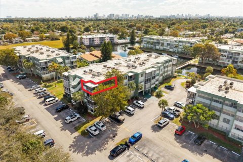 Copropriété à vendre à Hollywood, Floride: 2 chambres, 96.62 m2 № 2169919 - photo 27