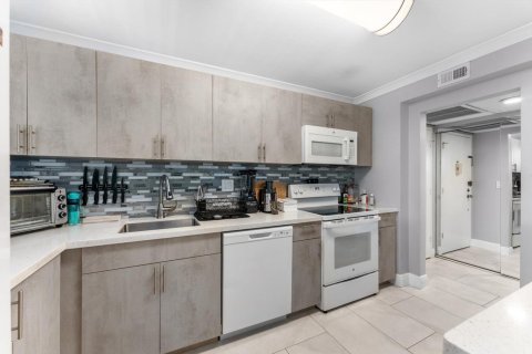 Copropriété à vendre à Hollywood, Floride: 2 chambres, 96.62 m2 № 2169919 - photo 3