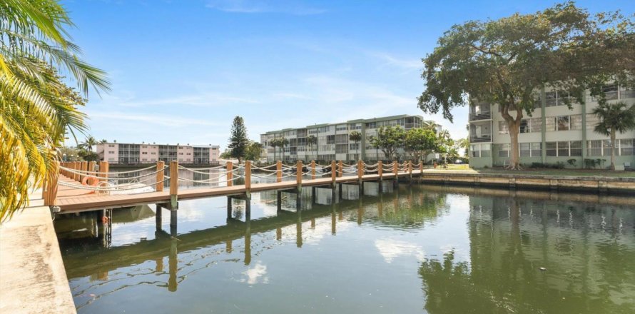 Condo à Hollywood, Floride, 2 chambres  № 2169919