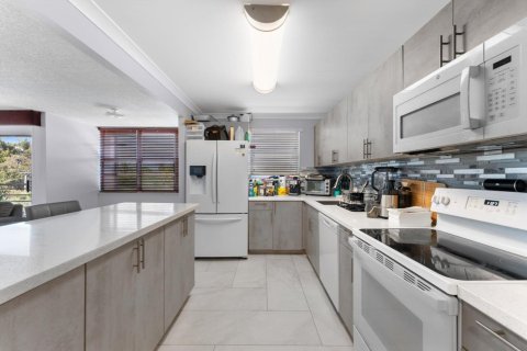 Copropriété à vendre à Hollywood, Floride: 2 chambres, 96.62 m2 № 2169919 - photo 2